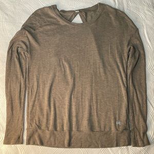 Alo sweatshirt beige, keyhole back detail, thumb holes Size small